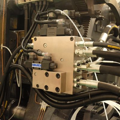 OUCO 800T Large Injection Molding Machine For Automated And Efficient Production Of Outdoor Garbage Cans